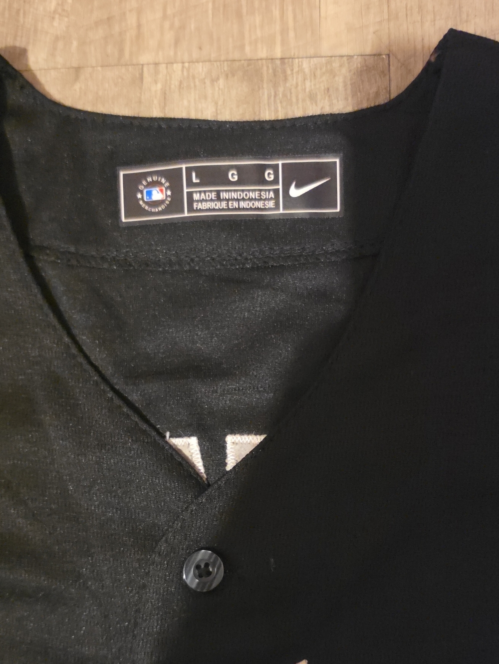 Nike Dodgers Black Baseball Jersey with Red Number 17 - Picture 3 of 7